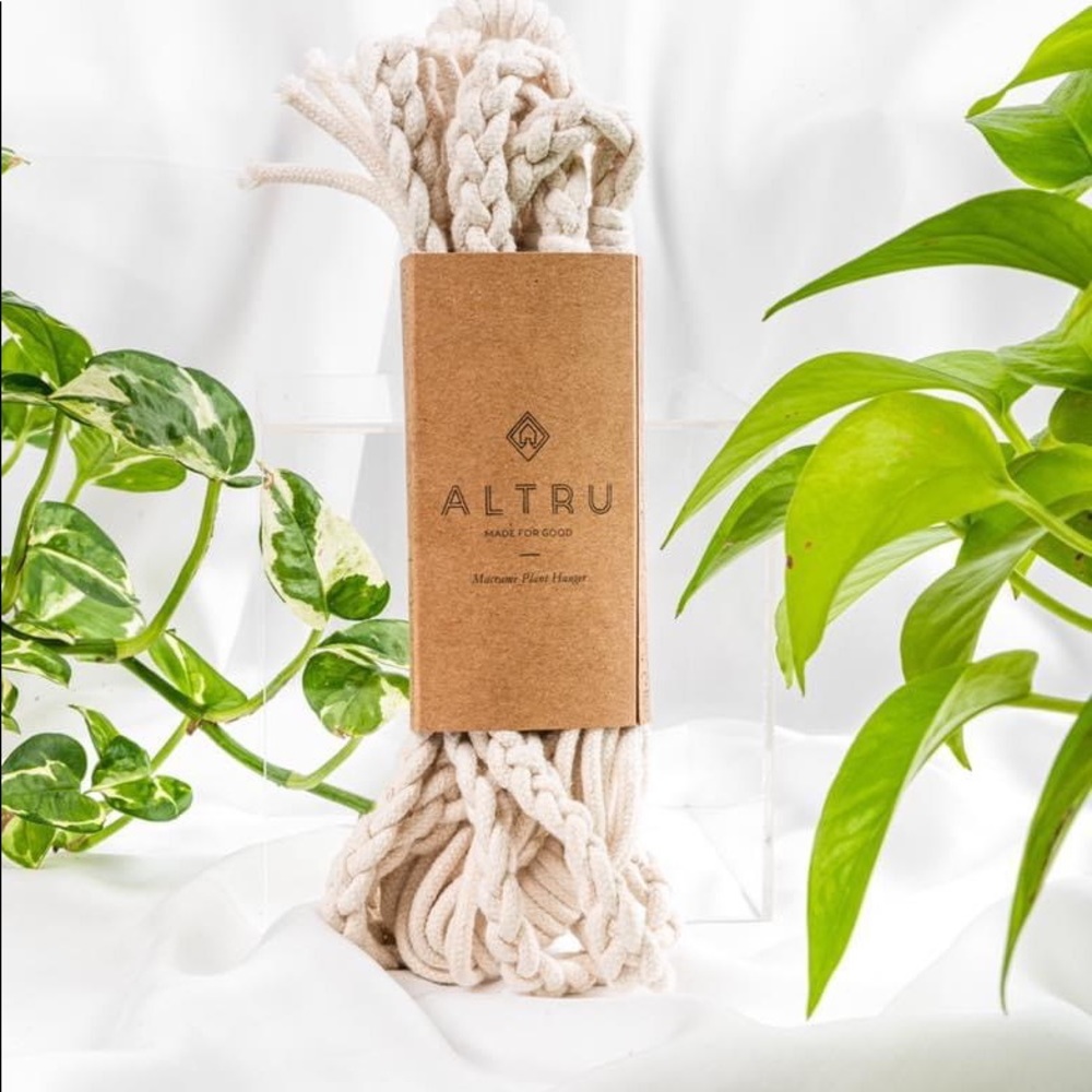 Macramé Plant Hanger by Altru 🌿